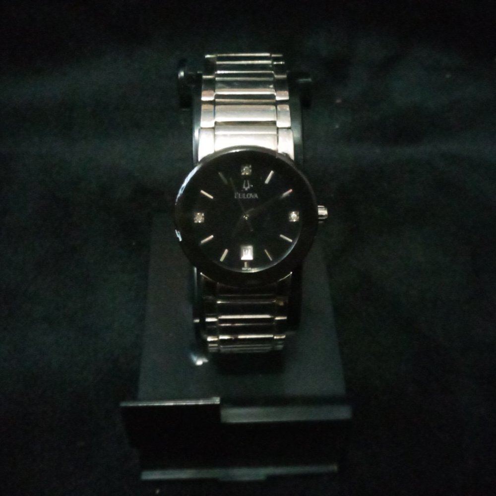 Pre-Loved Womens Bulova Silver Tone Watch Small Chip In Crystal